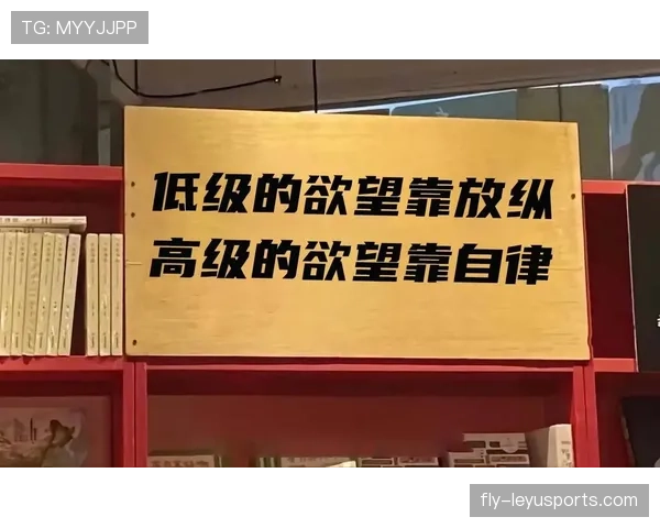 掌敏洁训练完顺手啃个鸡腿,这自律和放纵的切换也太真实了